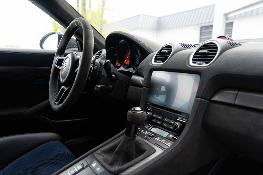 Porsche 718 Cayman GT4 RS