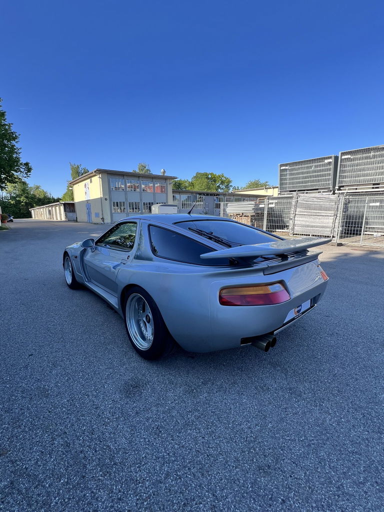 Porsche 928 S4