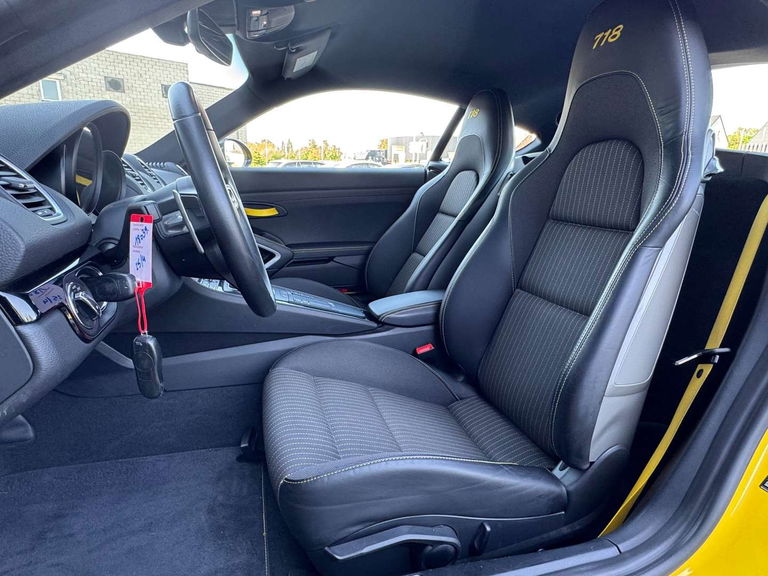 Porsche 718 Cayman T