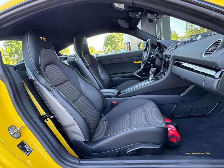 Porsche 718 Cayman T