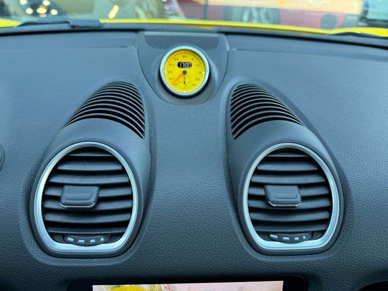 Porsche 718 Cayman T