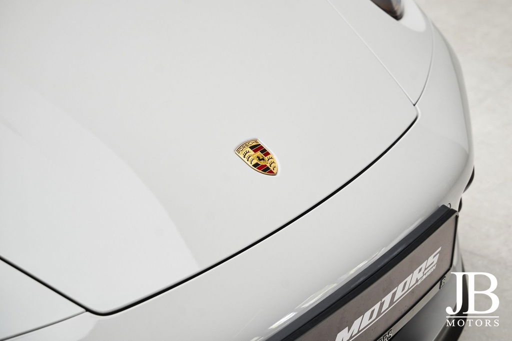 Porsche 992 Carrera 4 GTS