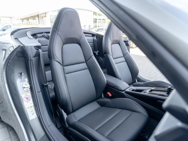 Porsche 992 Carrera
