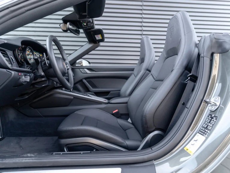 Porsche 992 Carrera