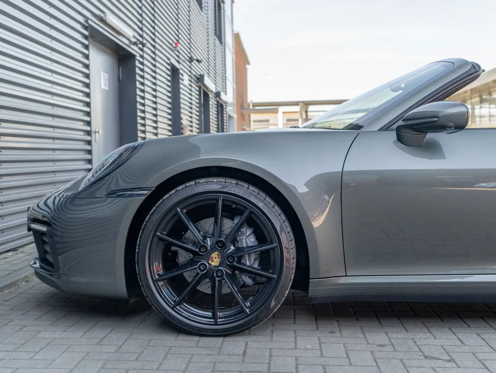 Porsche 992 Carrera