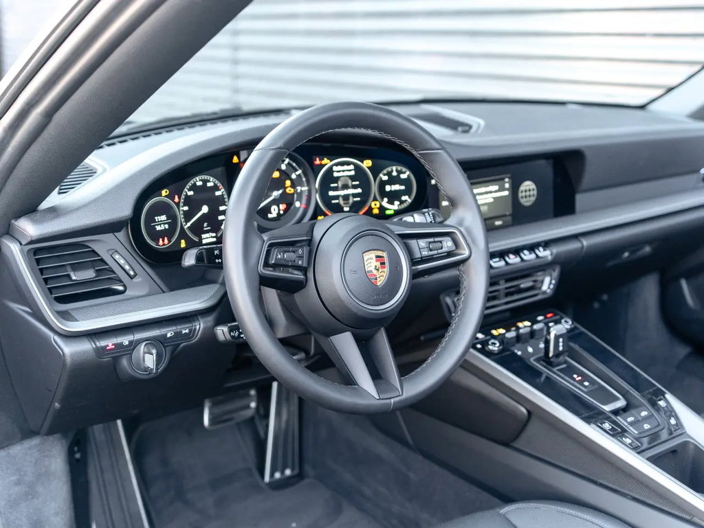 Porsche 992 Carrera