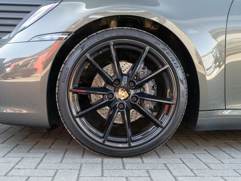 Porsche 992 Carrera