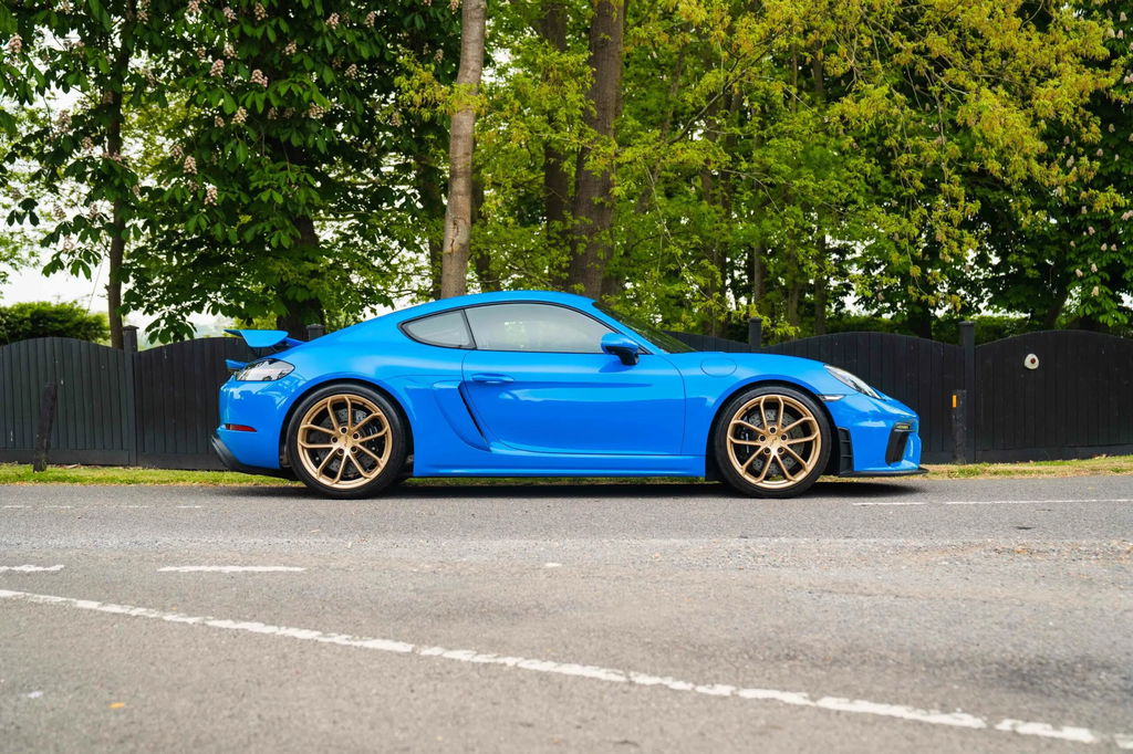 Porsche 718 Cayman GT4