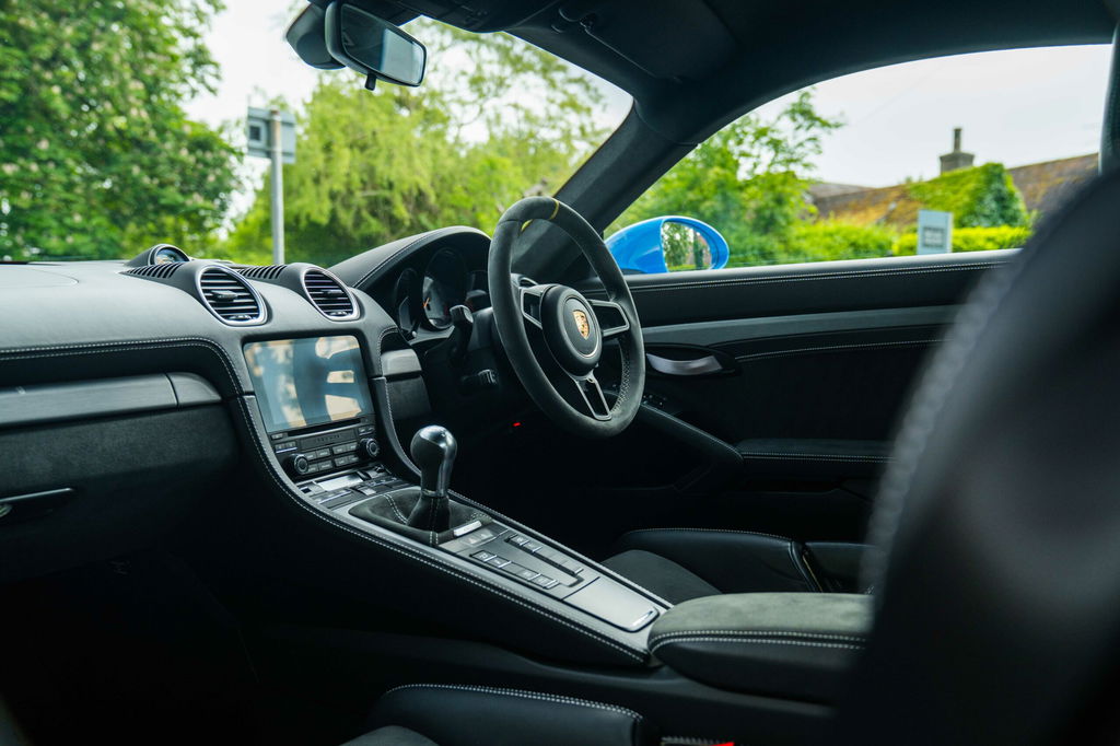 Porsche 718 Cayman GT4