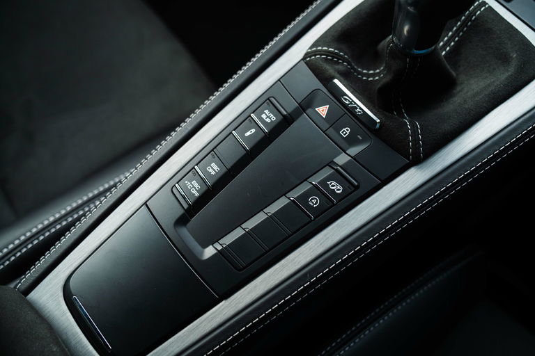 Porsche 718 Cayman GT4