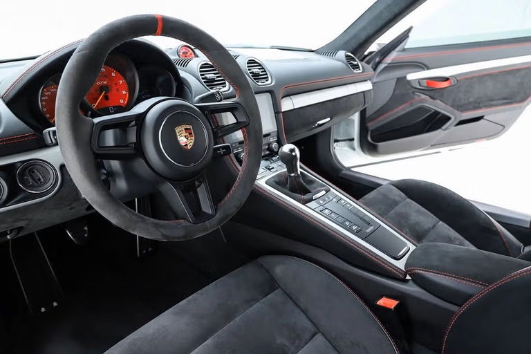 Porsche 718 Cayman GT4