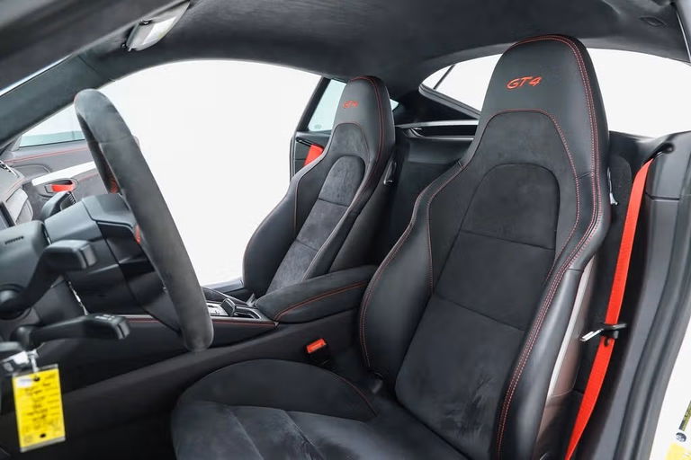 Porsche 718 Cayman GT4