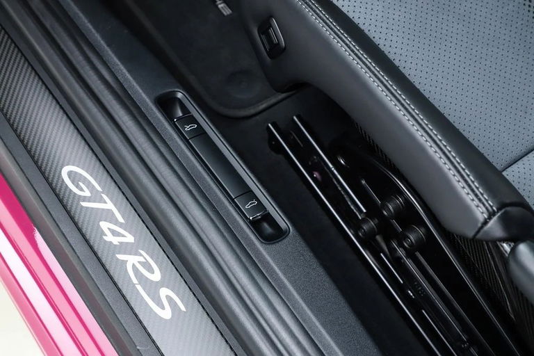 Porsche 718 Cayman GT4 RS