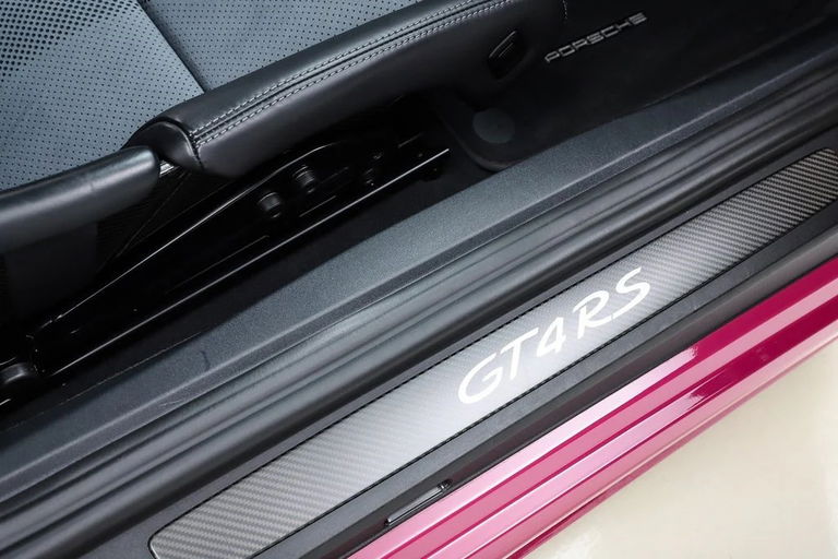 Porsche 718 Cayman GT4 RS