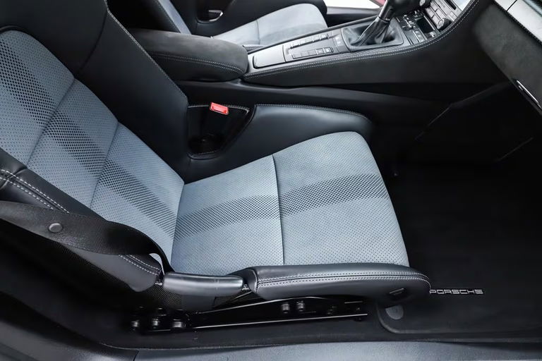 Porsche 718 Cayman GT4 RS