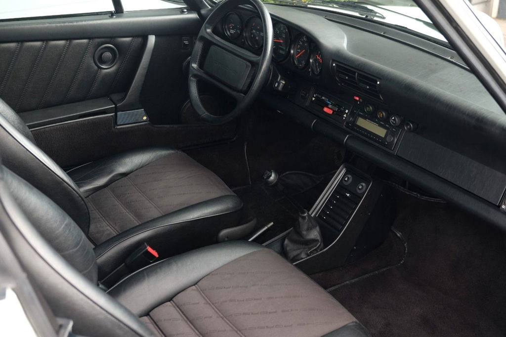 Porsche 911 Carrera 3.2