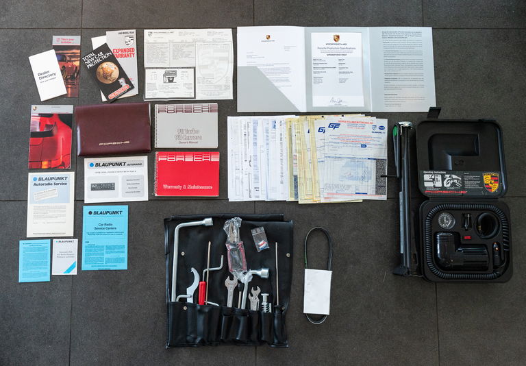 Porsche 911 Carrera 3.2 (US)