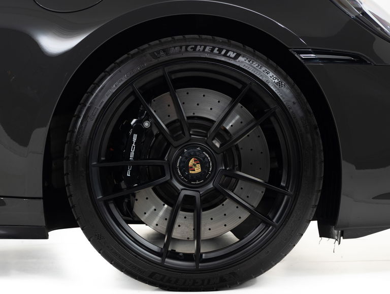 Porsche 992 Carrera 4 GTS