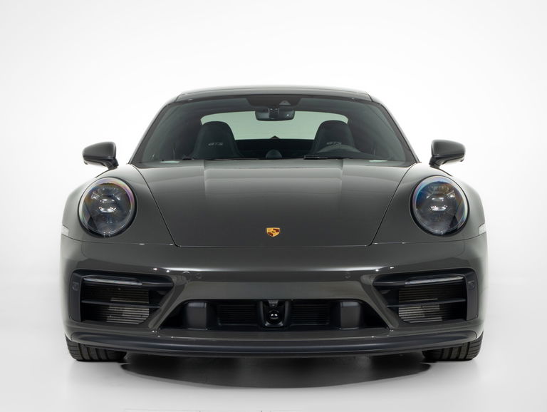 Porsche 992 Carrera 4 GTS