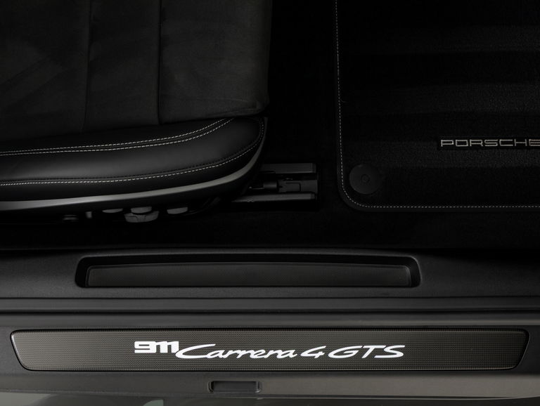 Porsche 992 Carrera 4 GTS