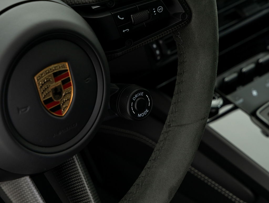 Porsche 992 Carrera 4 GTS