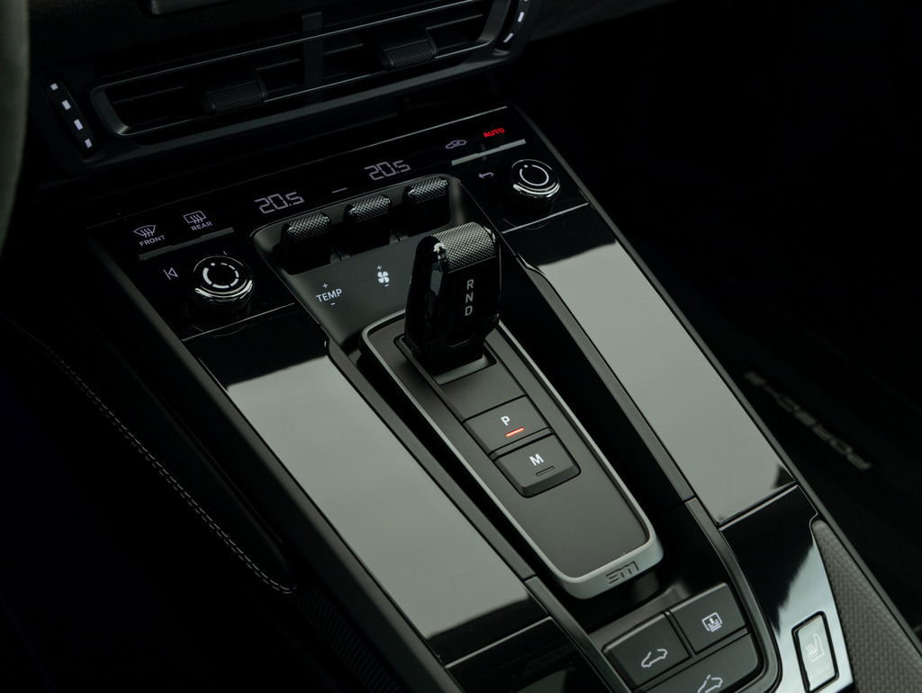 Porsche 992 Carrera 4 GTS