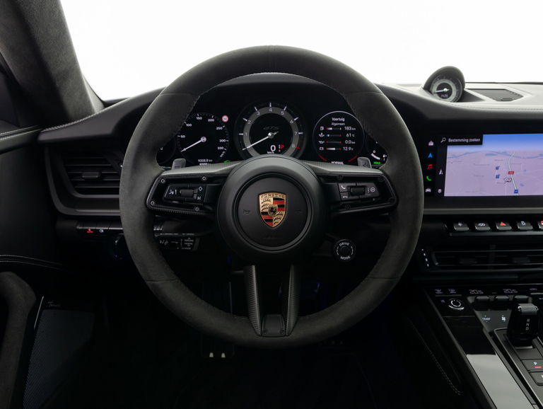 Porsche 992 Carrera 4 GTS