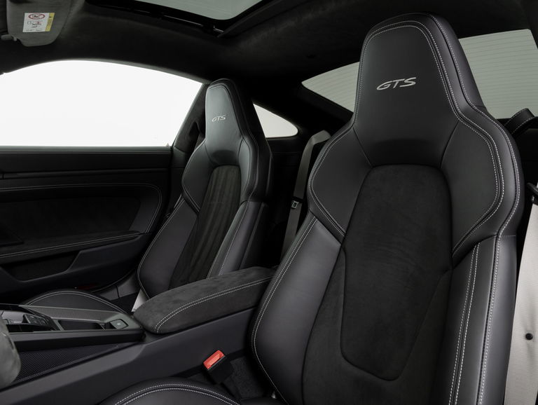 Porsche 992 Carrera 4 GTS