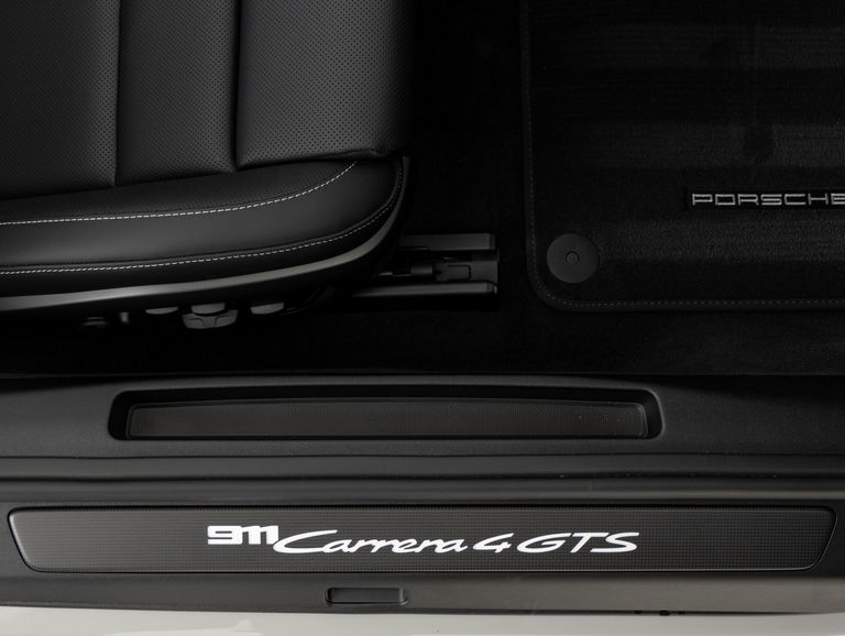 Porsche 992.2 Carrera 4 GTS