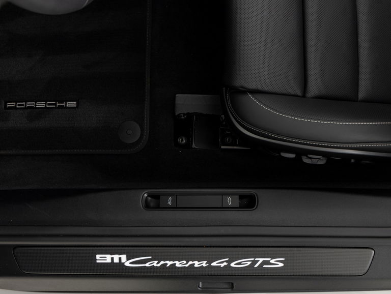 Porsche 992.2 Carrera 4 GTS