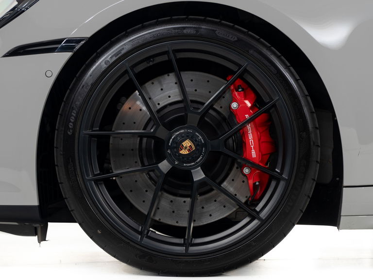 Porsche 992.2 Carrera 4 GTS