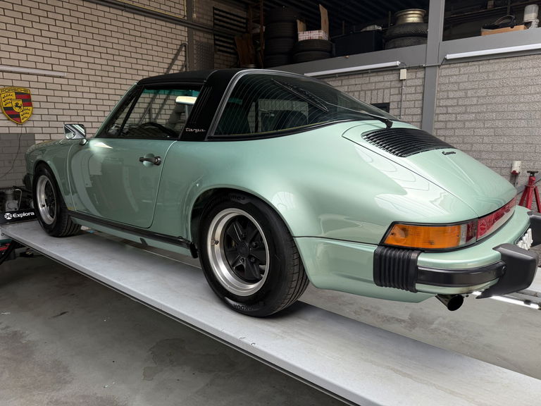 Porsche 911 Carrera 2.7