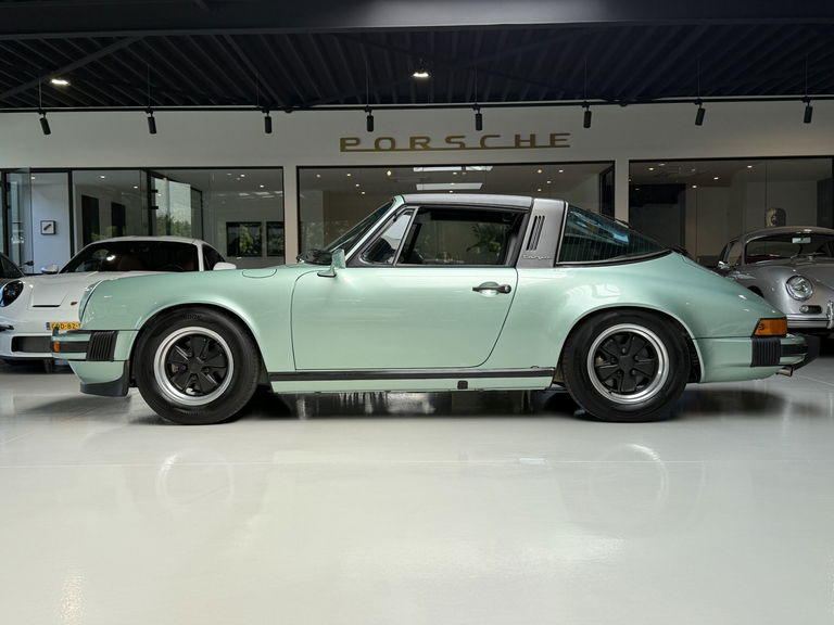 Porsche 911 Carrera 2.7