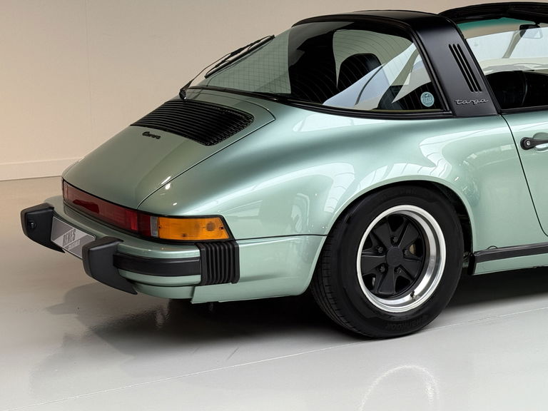 Porsche 911 Carrera 2.7