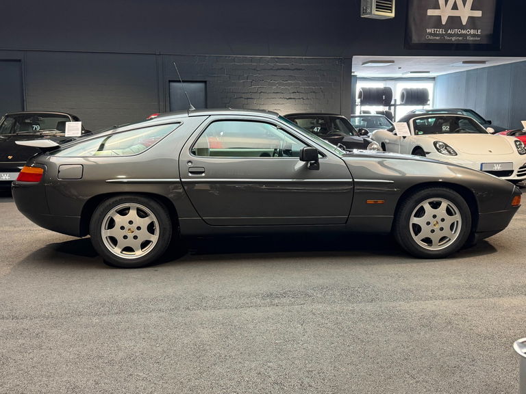 Porsche 928 S4
