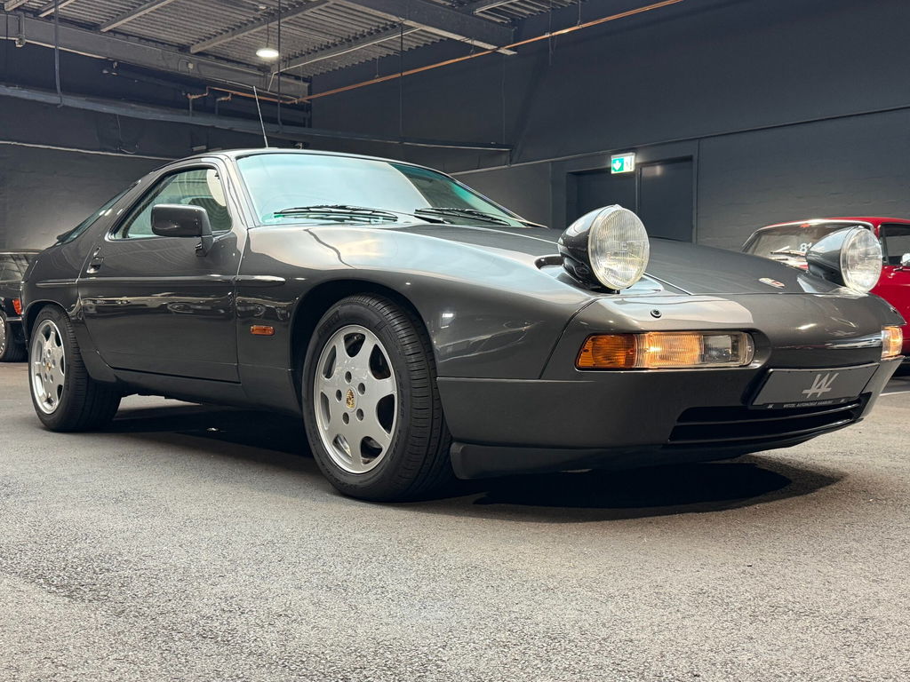 Porsche 928 S4