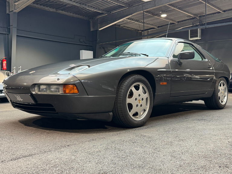 Porsche 928 S4