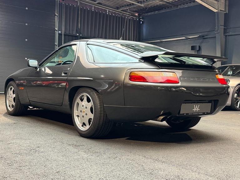 Porsche 928 S4