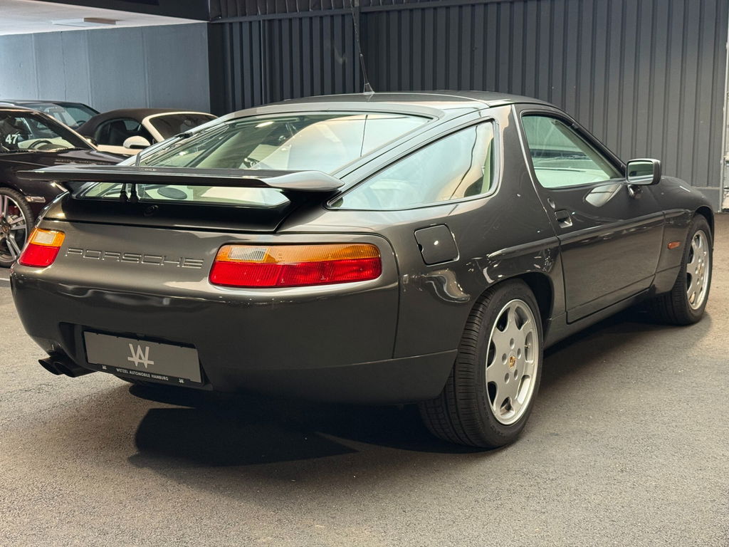 Porsche 928 S4