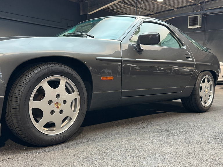 Porsche 928 S4