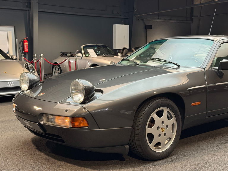 Porsche 928 S4