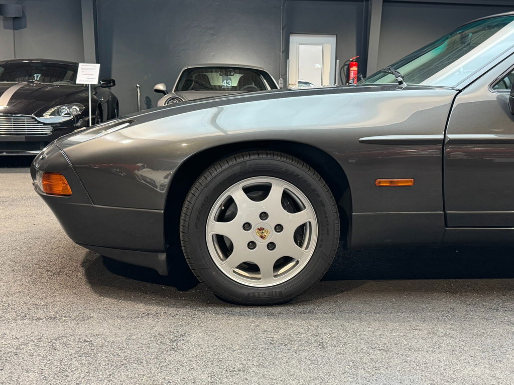 Porsche 928 S4