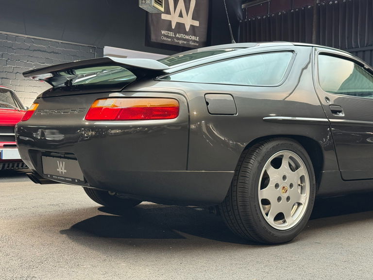 Porsche 928 S4