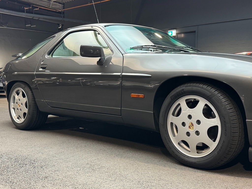 Porsche 928 S4