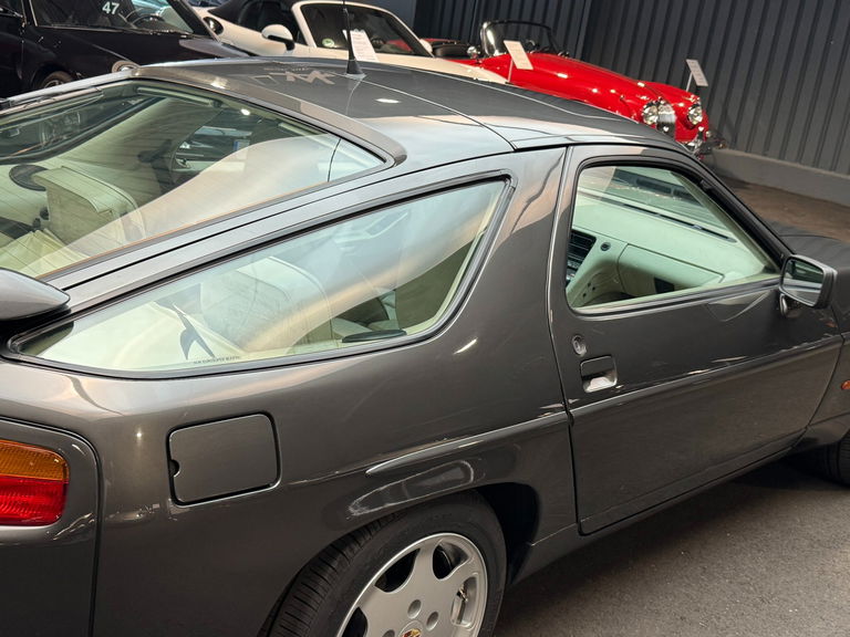 Porsche 928 S4