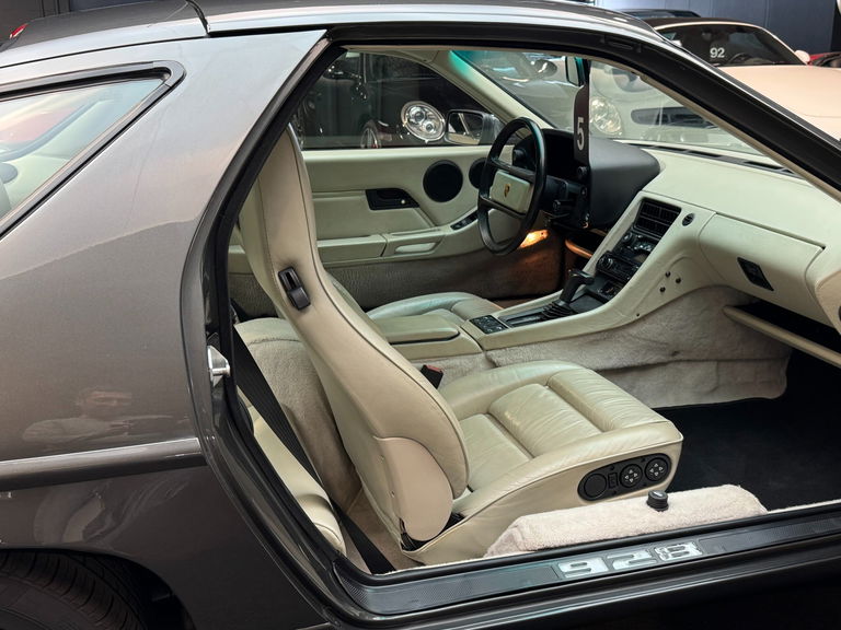 Porsche 928 S4