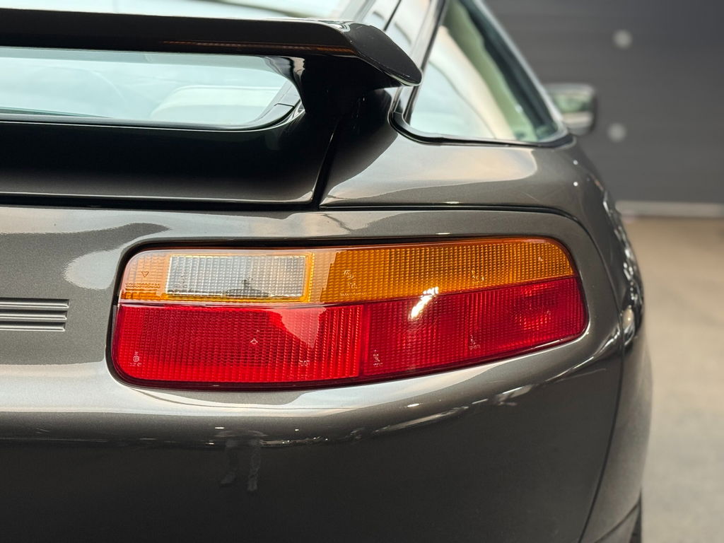 Porsche 928 S4