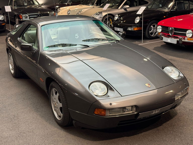 Porsche 928 S4