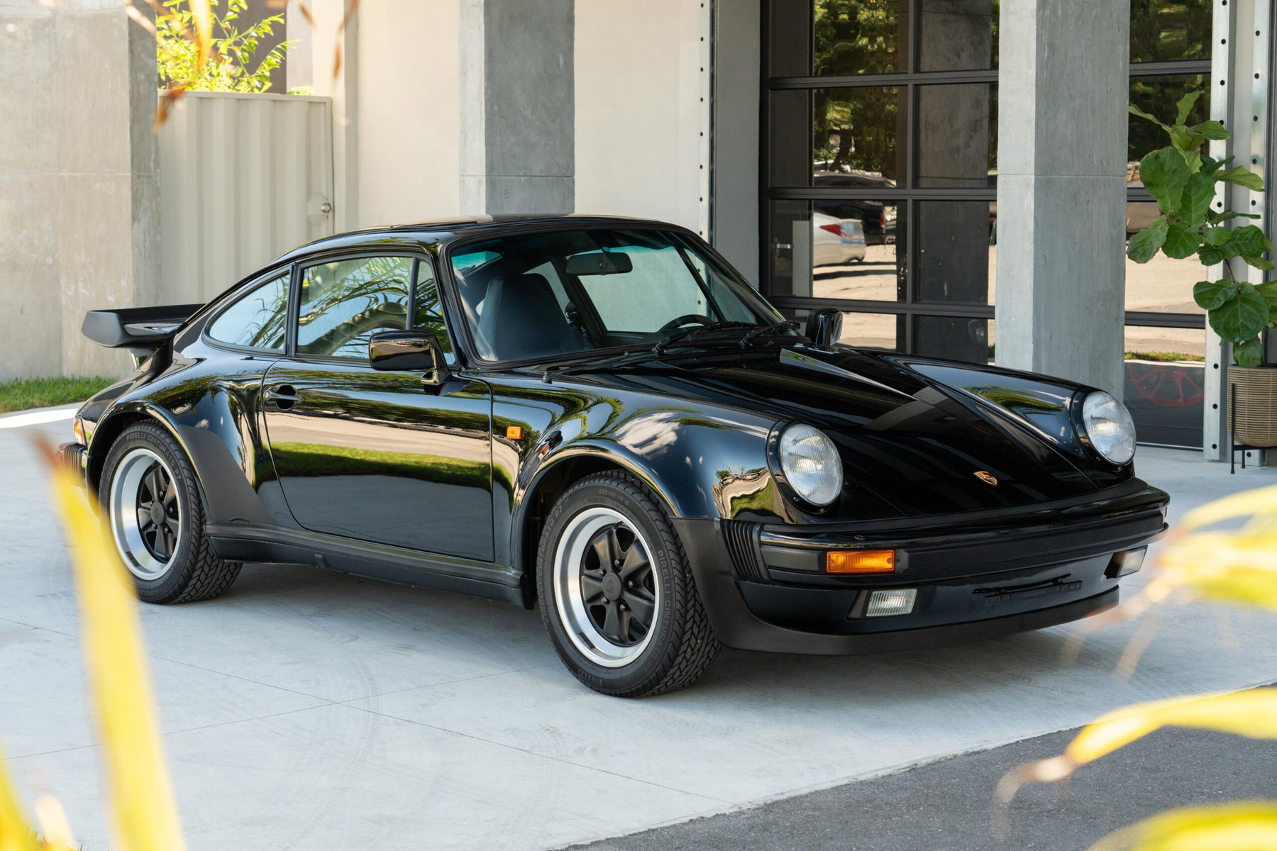 ポルシェ　911turbo Porsche 911 Turbo 3.3 (US) 1984 - elferspot.com - Marketplace for