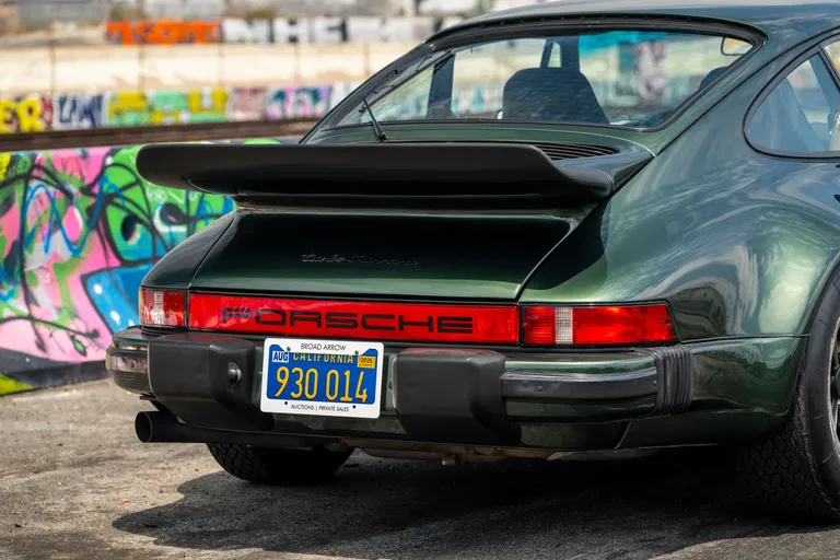 Porsche 911 Turbo 3.0 (US)